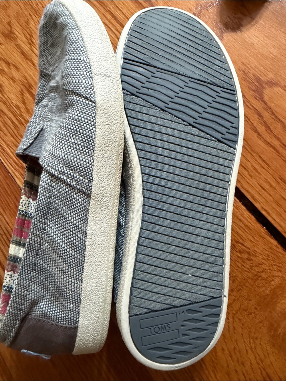 Tom’s Casual Women's Slip-On Canvas Flats in Light Gray - Picture 5 of 6